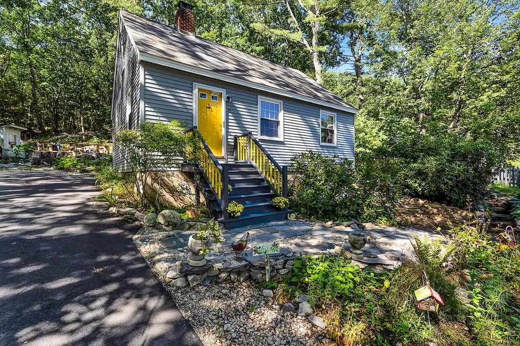 36 Hillside Avenue Falmouth ME 04105