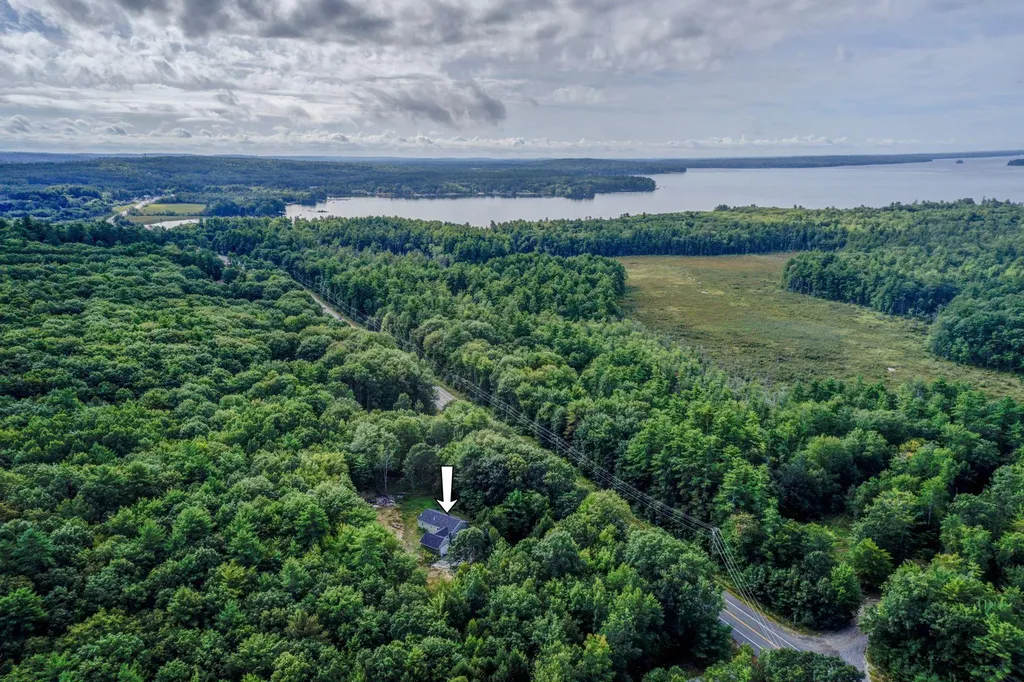 1477 Roosevelt Trail Raymond ME 04071