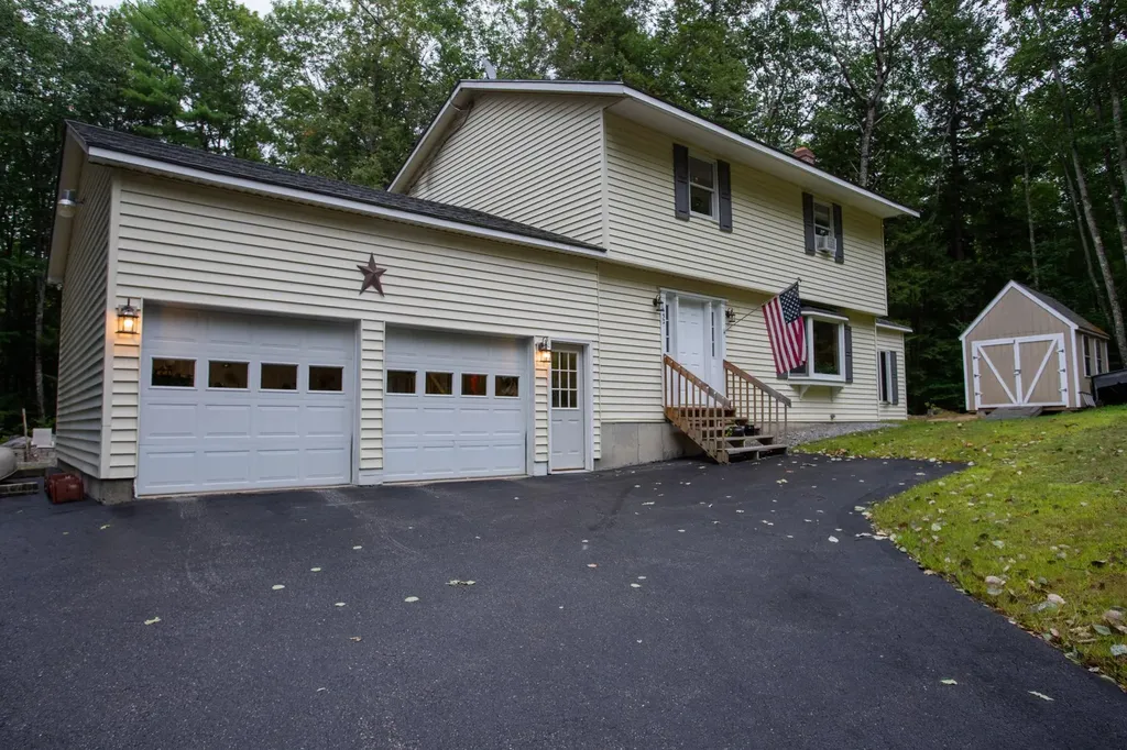 452 N Raymond Road Poland ME 04274