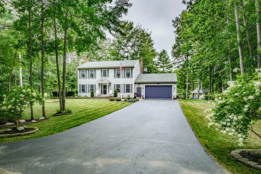 17 Pelletier Lane Topsham ME 04086