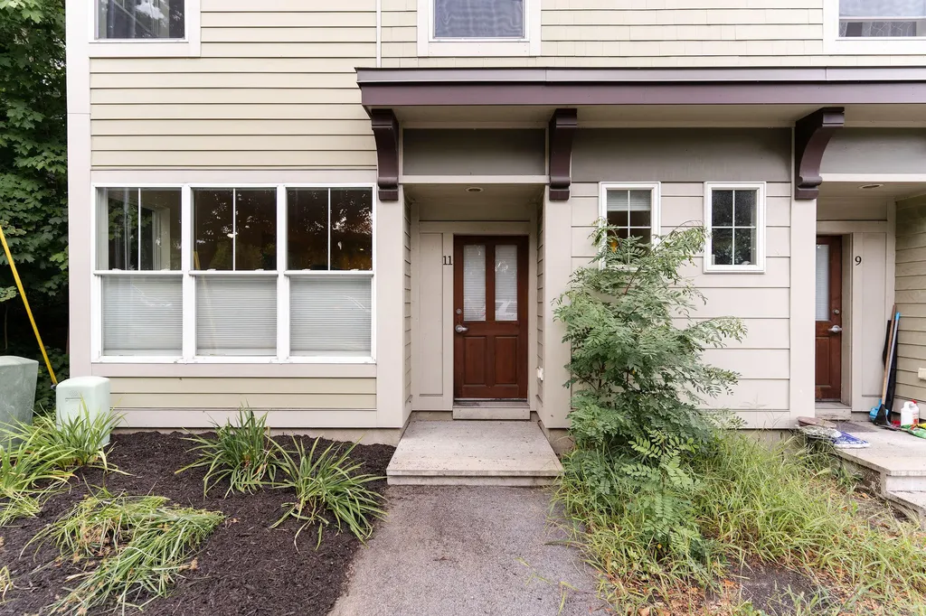 11 Academy Street Auburn ME 04210