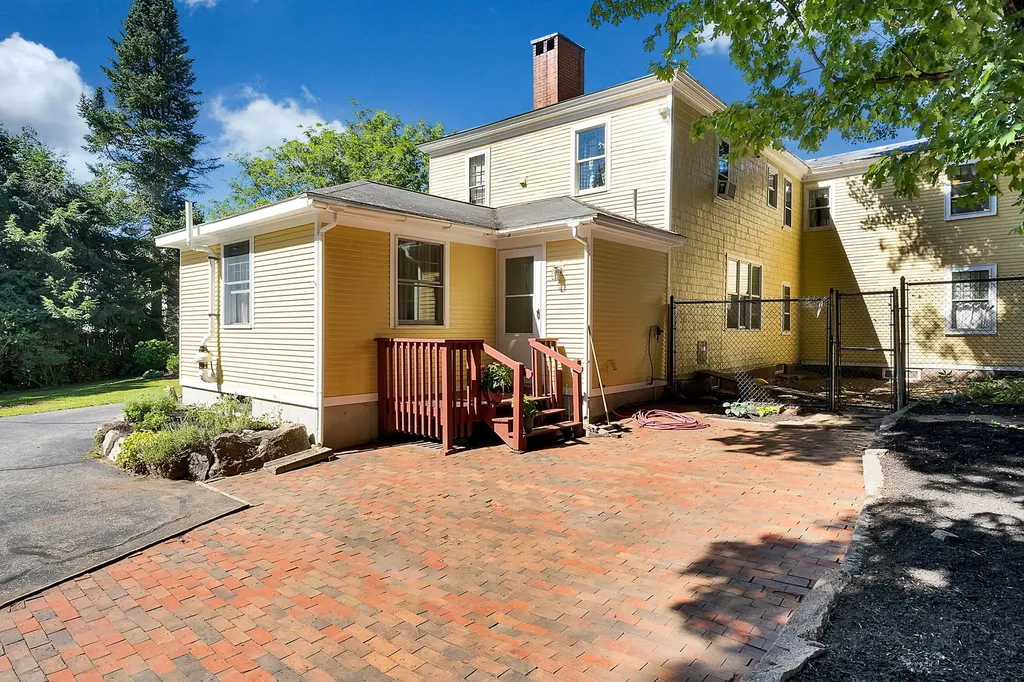 11 Saco Road Alfred ME 04002