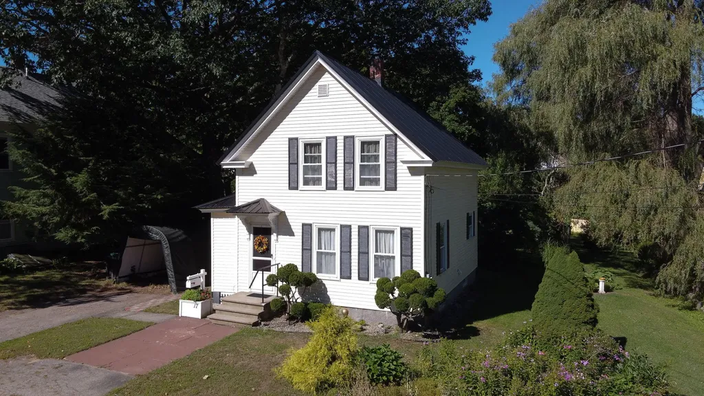 17 Hovey Street Kennebunk ME 04043