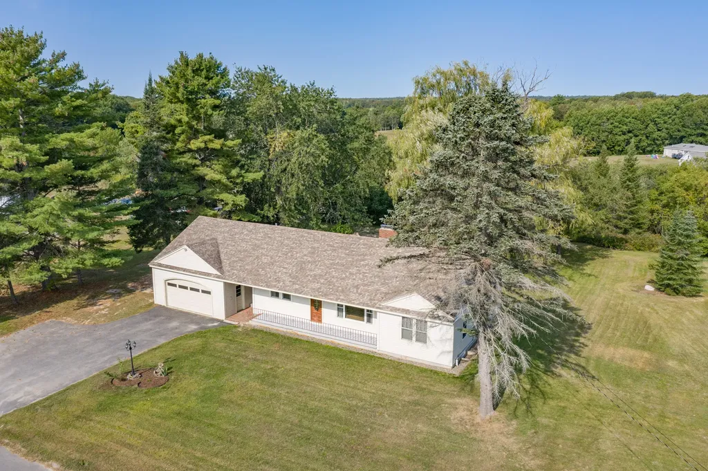 697 W River Road Waterville ME 04901