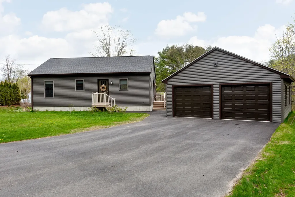 32 Ferry Road Lisbon ME 04250