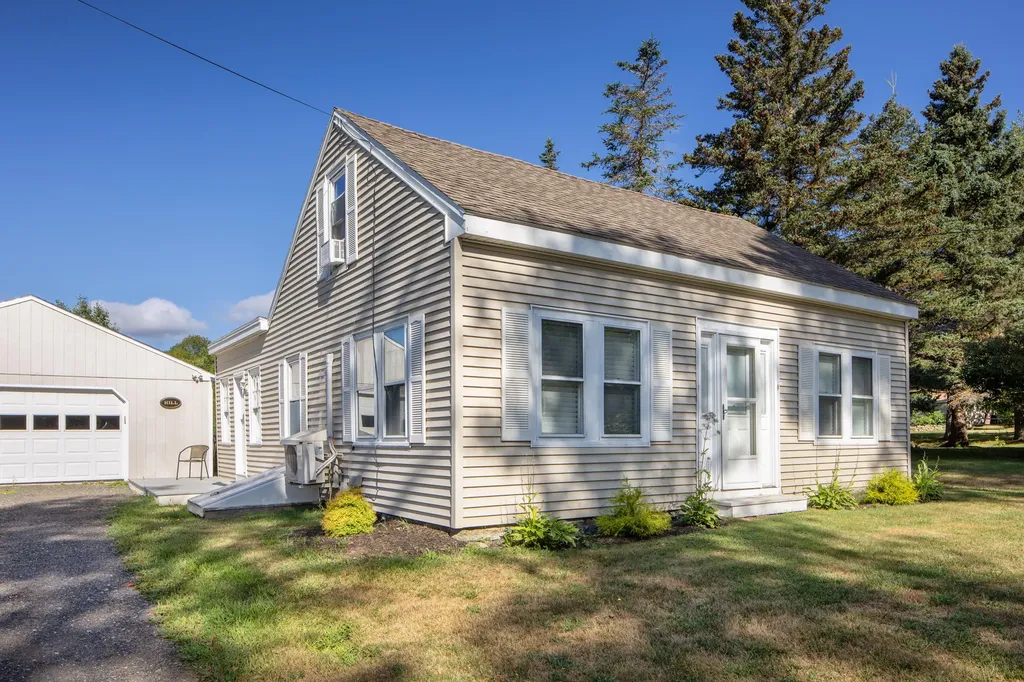 14 Erin Street Thomaston ME 04861