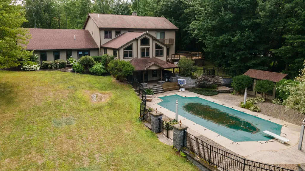 24 Fairway Drive Auburn ME 04210