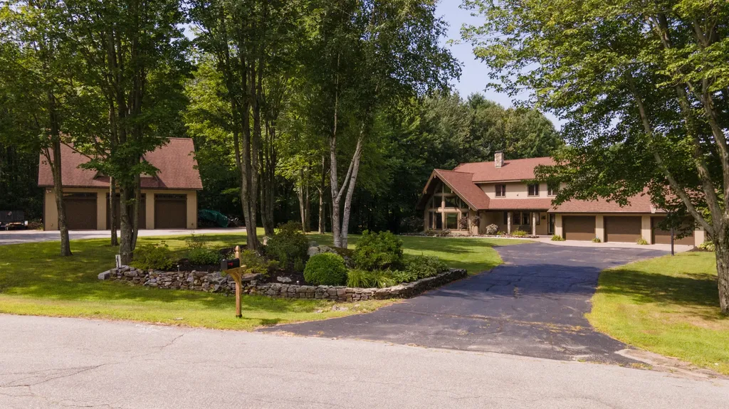 24 Fairway Drive Auburn ME 04210