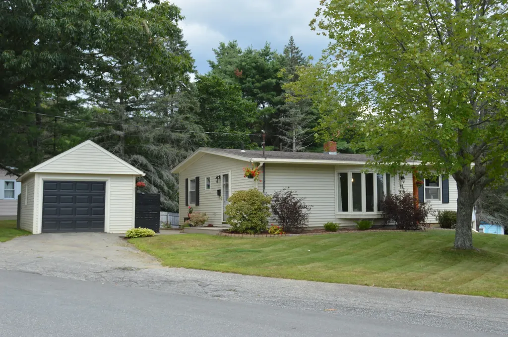 11 Tracy Street Augusta ME 04330