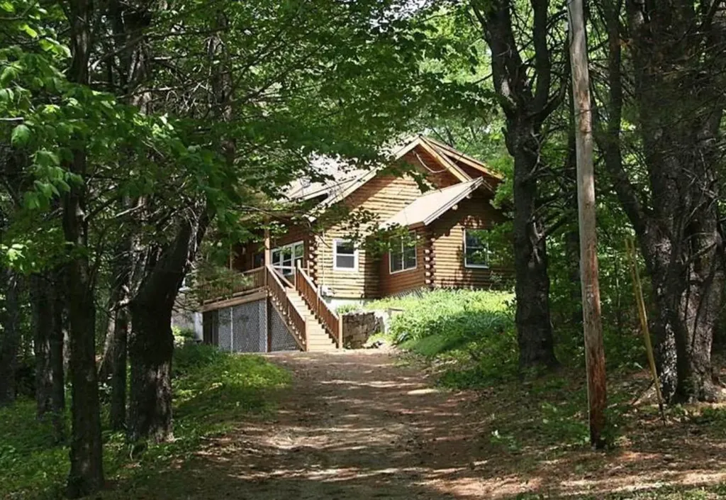 31 Seelye Road Cornish ME 04020