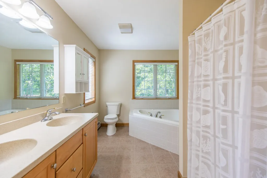 1 Julias Way Brunswick ME 04011