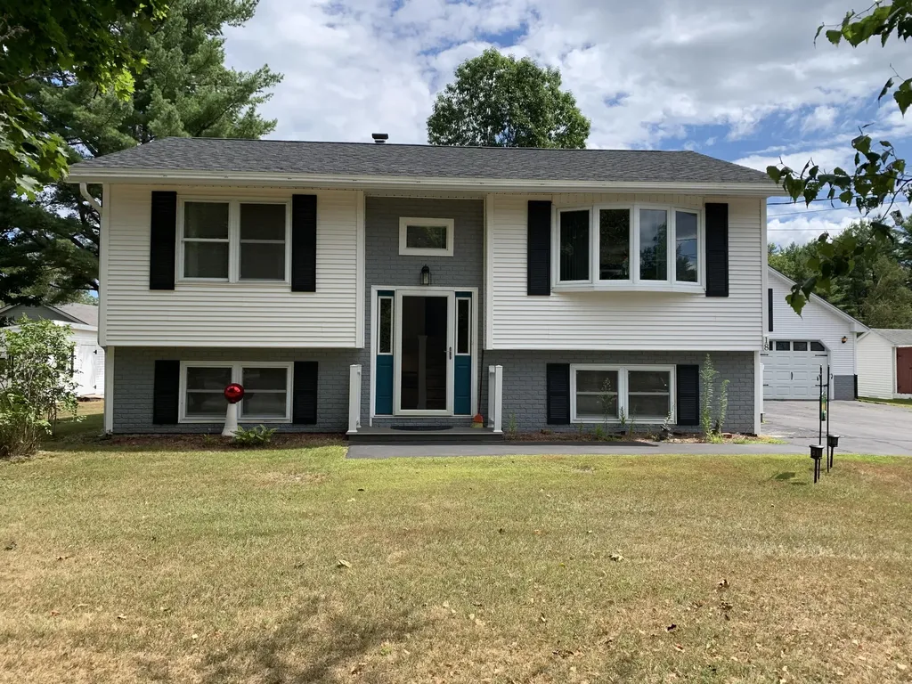 18 Spruce Street Madison ME 04950