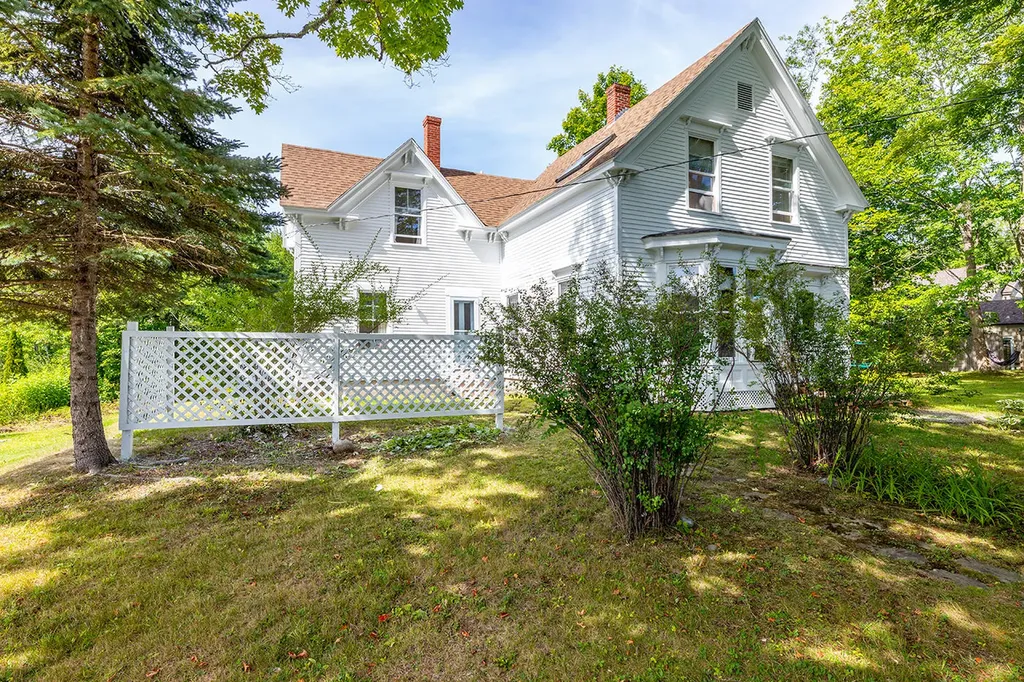 228 Main Street Lincolnville ME 04849