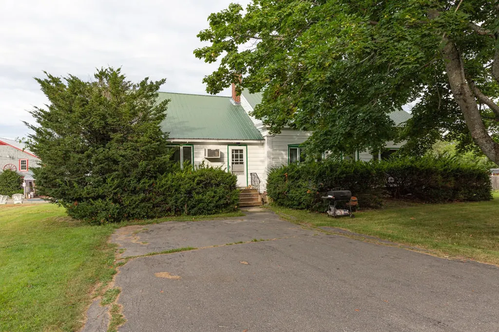 382 Skowhegan Road Fairfield ME 04937