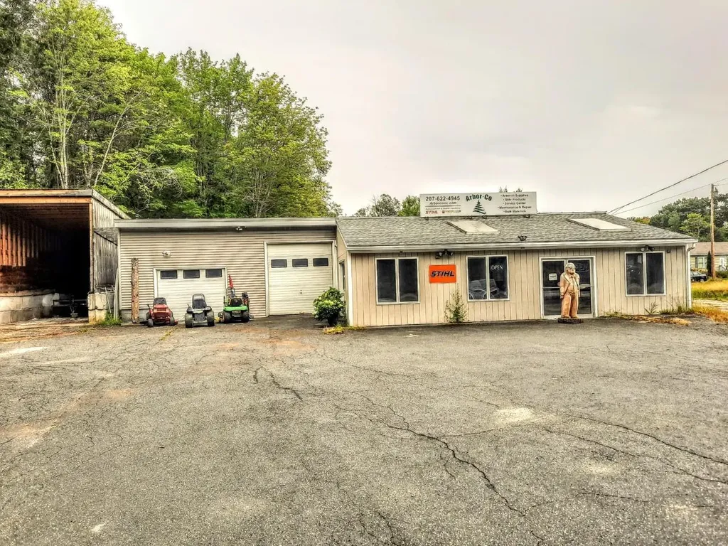 875 Eastern Avenue Augusta ME 04330
