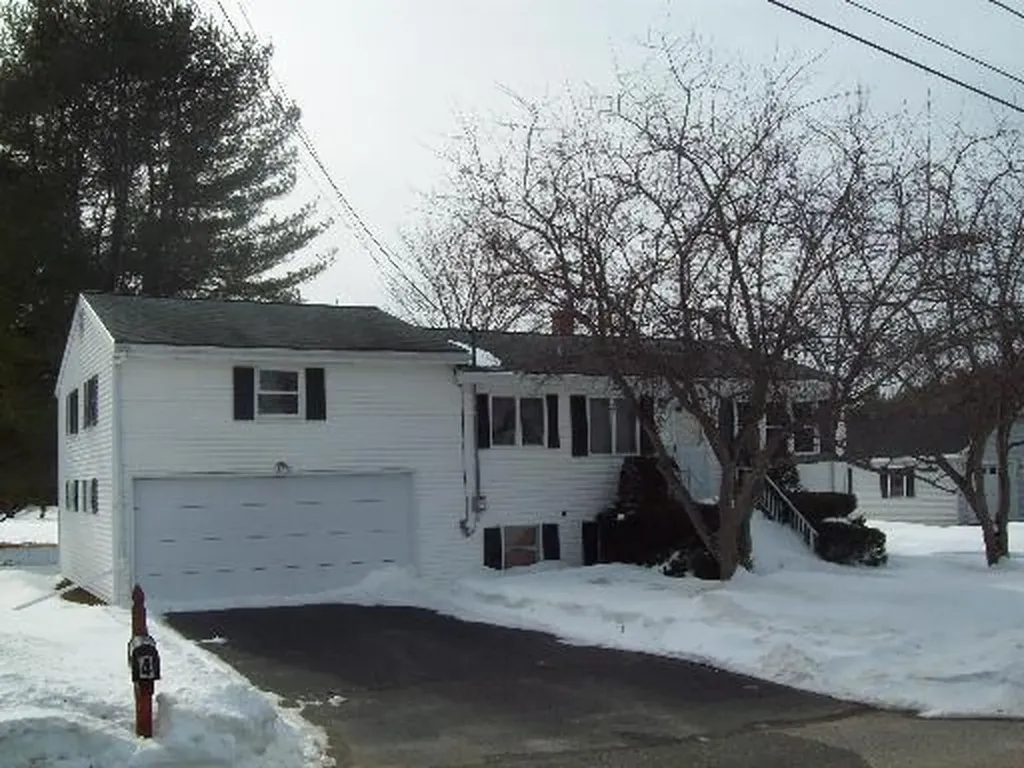 4 Raymond Avenue Lewiston ME 04240