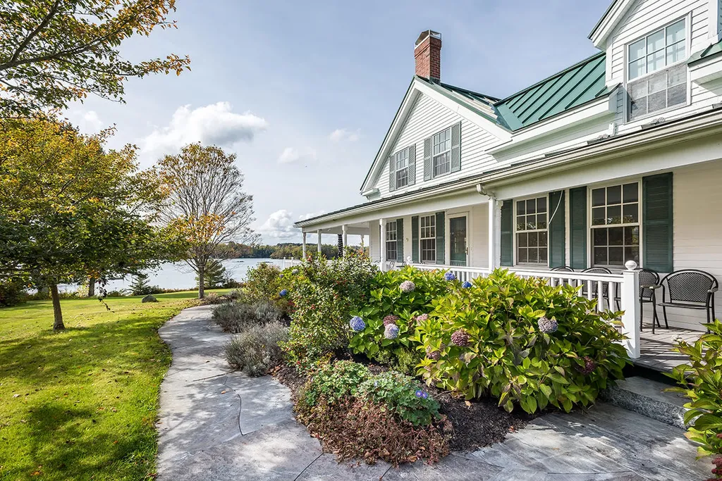 32 Hodgdon Cove Road Boothbay Harbor ME 04575