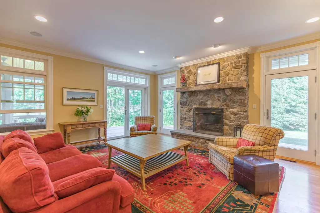 31 Wildwood Way Falmouth ME 04105