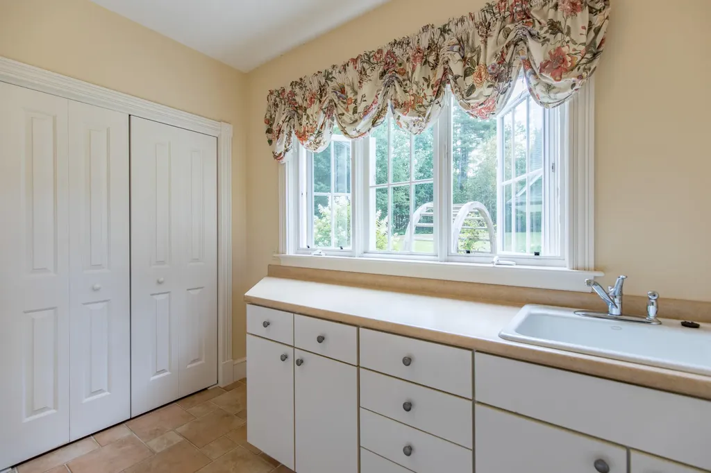 31 Wildwood Way Falmouth ME 04105