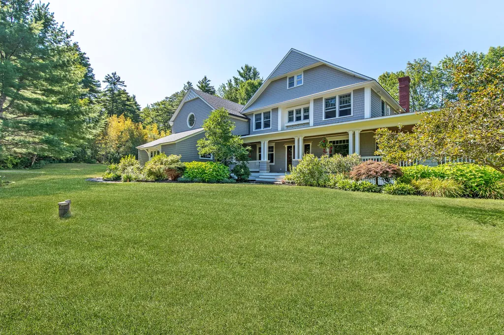 31 Wildwood Way Falmouth ME 04105