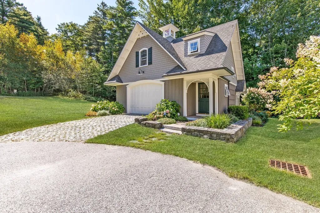 31 Wildwood Way Falmouth ME 04105
