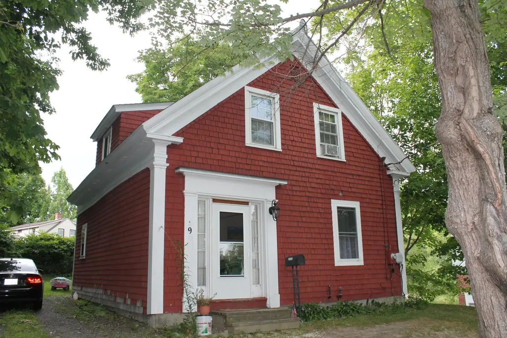 9 Maple Street Gardiner ME 04345