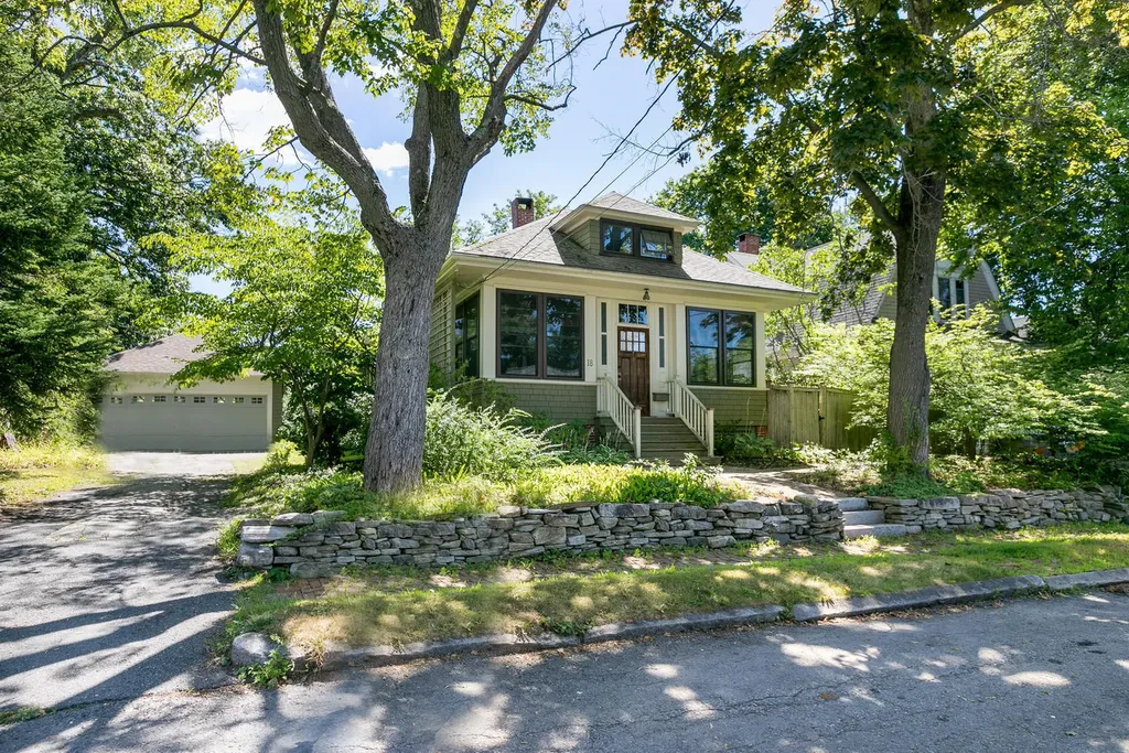 18 Fleetwood Street Portland ME 04102