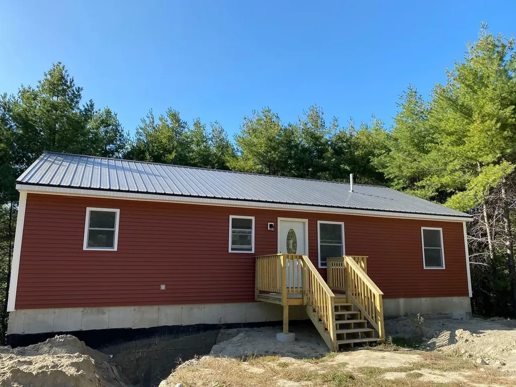 18 Cousins Lane Farmingdale ME 04344