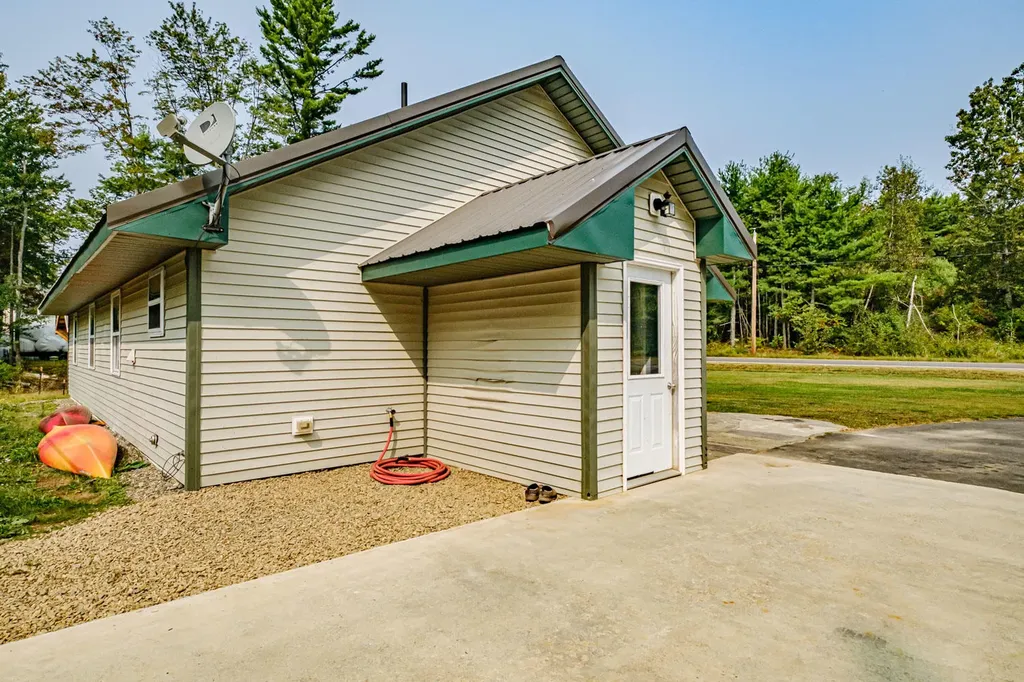 1668 Burkettville Road Appleton ME 04862