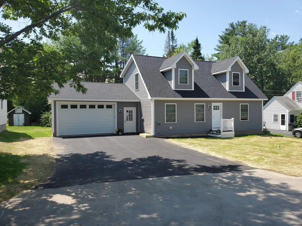 12 Smith Street Lewiston ME 04240
