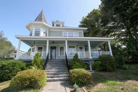 44 Atlantic Avenue Boothbay Harbor ME 04538