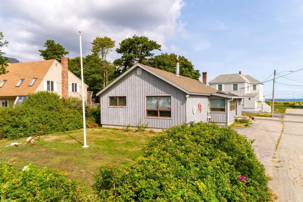 2 Edgewater Place Biddeford ME 04005