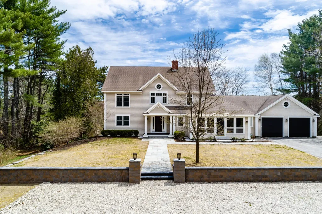 99 Middle Road Cumberland ME 04021