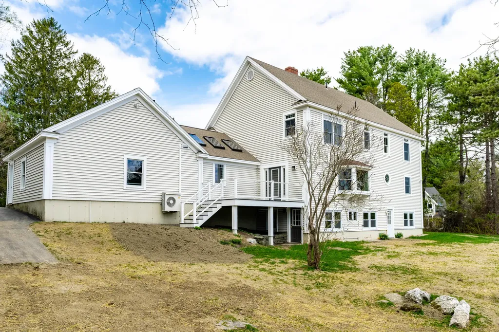 99 Middle Road Cumberland ME 04021