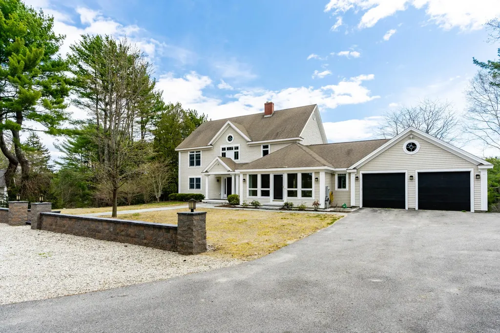 99 Middle Road Cumberland ME 04021