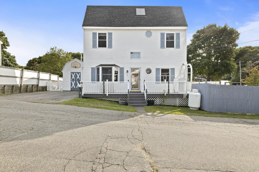 2 Bicknell Street Kittery ME 03904
