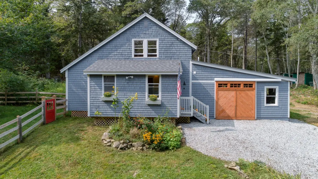 65 Weymouth Landing Lane Cushing ME 04563
