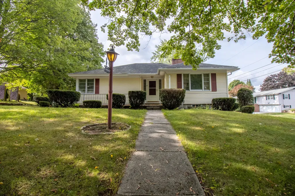 25 Mary Street Lewiston ME 04240