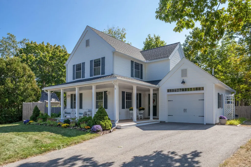 11 Hall Street Kennebunk ME 04043