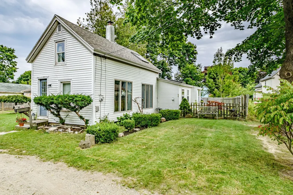 11 Knott Street Rockland ME 04841