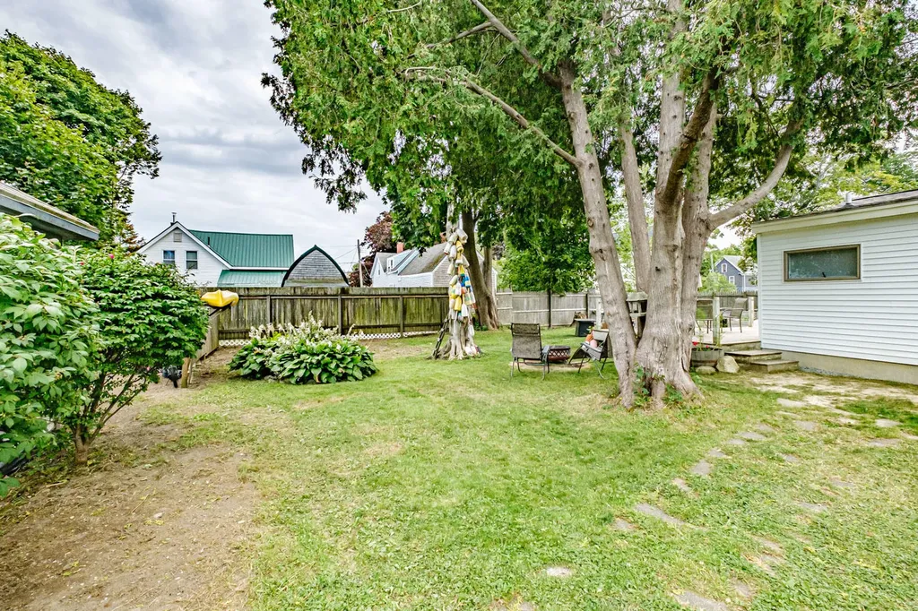 11 Knott Street Rockland ME 04841