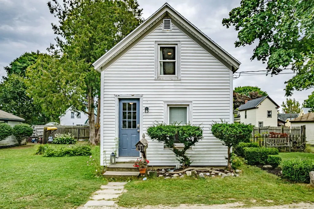 11 Knott Street Rockland ME 04841