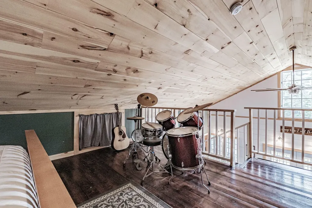 68 Packard Road Lincolnville ME 04849