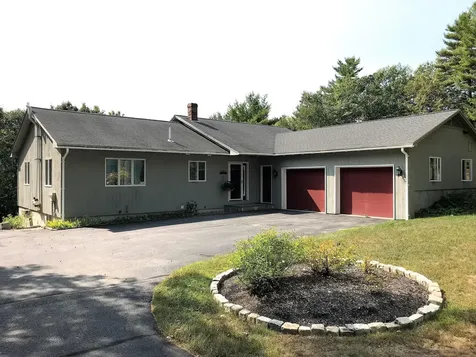 28 Oakledge Road Raymond ME 04071