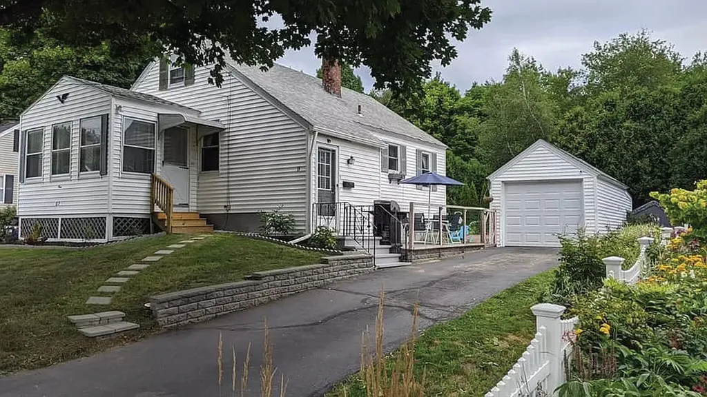 9 Staples Street Eliot ME 03903