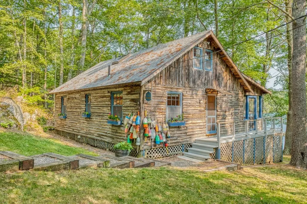 18 Wolf Road Boothbay ME 04537