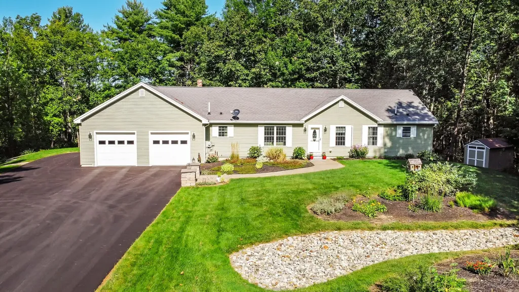 6 Carey Lane Gardiner ME 04345