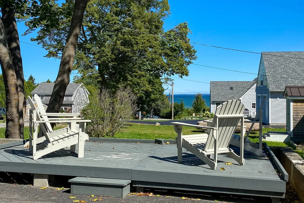 5 Knowlton Avenue Owls Head ME 04854