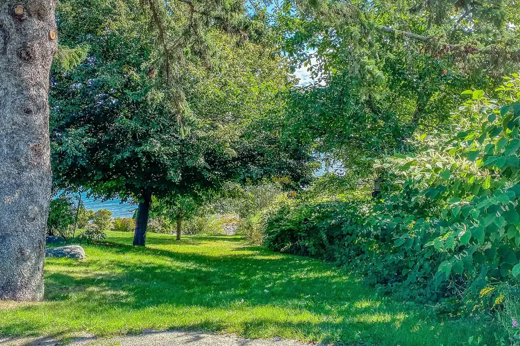 5 Knowlton Avenue Owls Head ME 04854