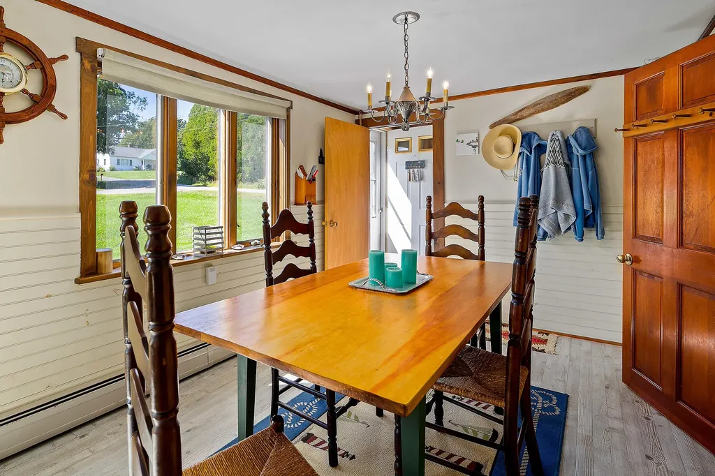 5 Knowlton Avenue Owls Head ME 04854